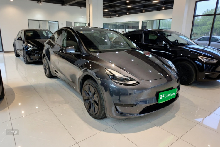 Tesla Model Y 2024 #4 Tesla Model Y 2024 car image #4
