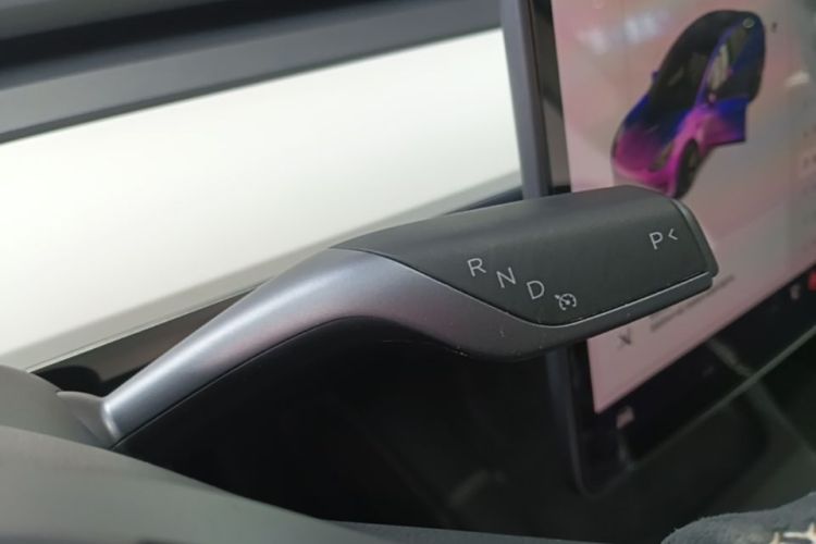 Tesla Model 3 2021 car image #18