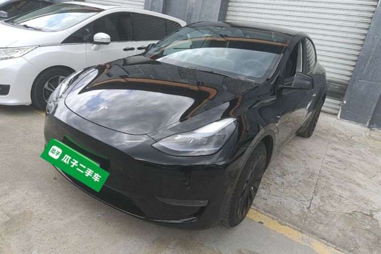 Tesla Model Y 2023 car image #2