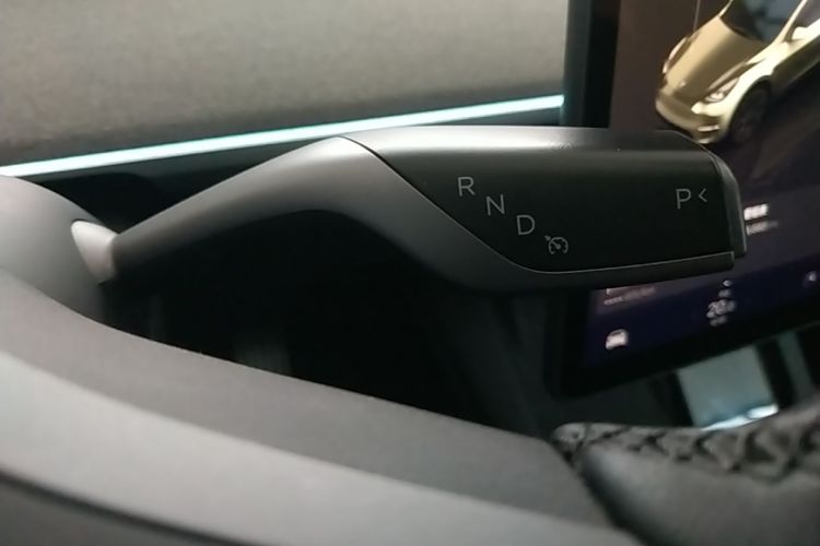 Tesla Model Y 2024 #14 Tesla Model Y 2024 car image #14