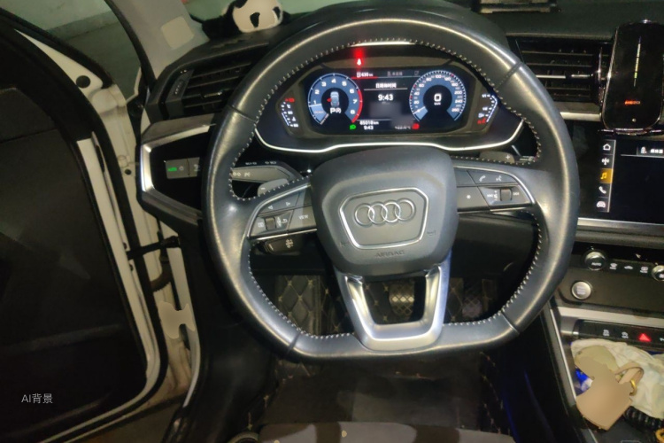 Audi Q3 2019 car image #12