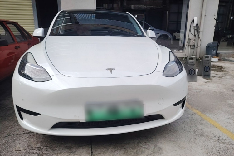 Tesla Model Y 2023 car image #3