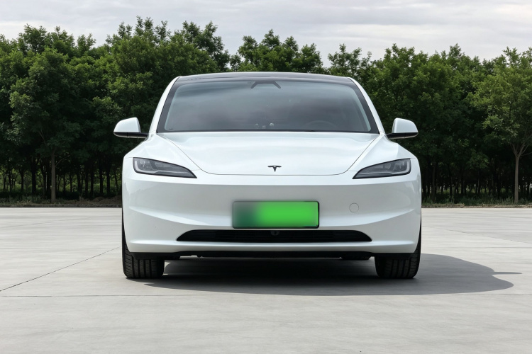 Tesla Model 3 2026 immagine di auto #3