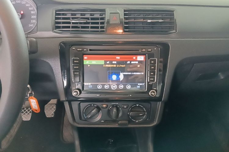 Volkswagen Santana 2017 car image #13