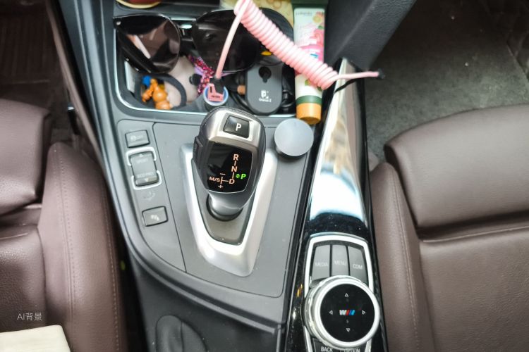 BMW 3 Series 2018 car image #16