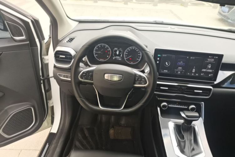 GEELY Coolray 2025 #15 GEELY Coolray 2025 car image #15