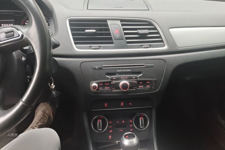 Audi Q3 2018 car image #15