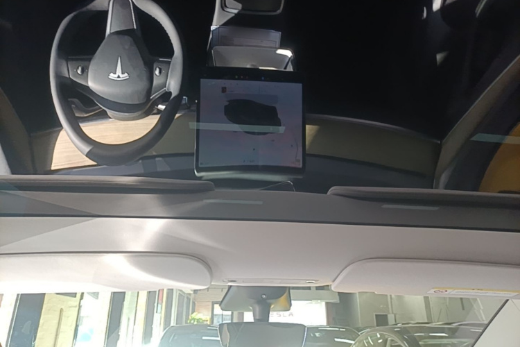 Tesla Model Y 2023 #18 Tesla Model Y 2023 car image #18