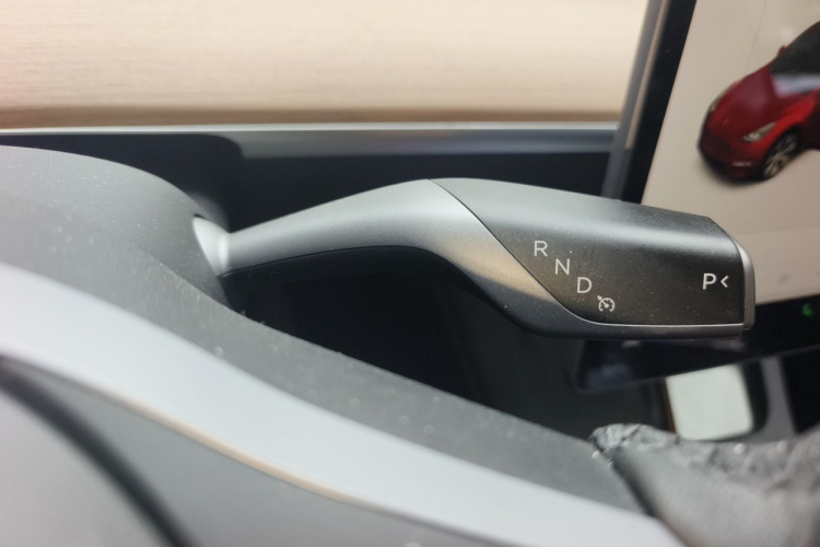 Tesla Model Y 2021 #18 Tesla Model Y 2021 car image #18