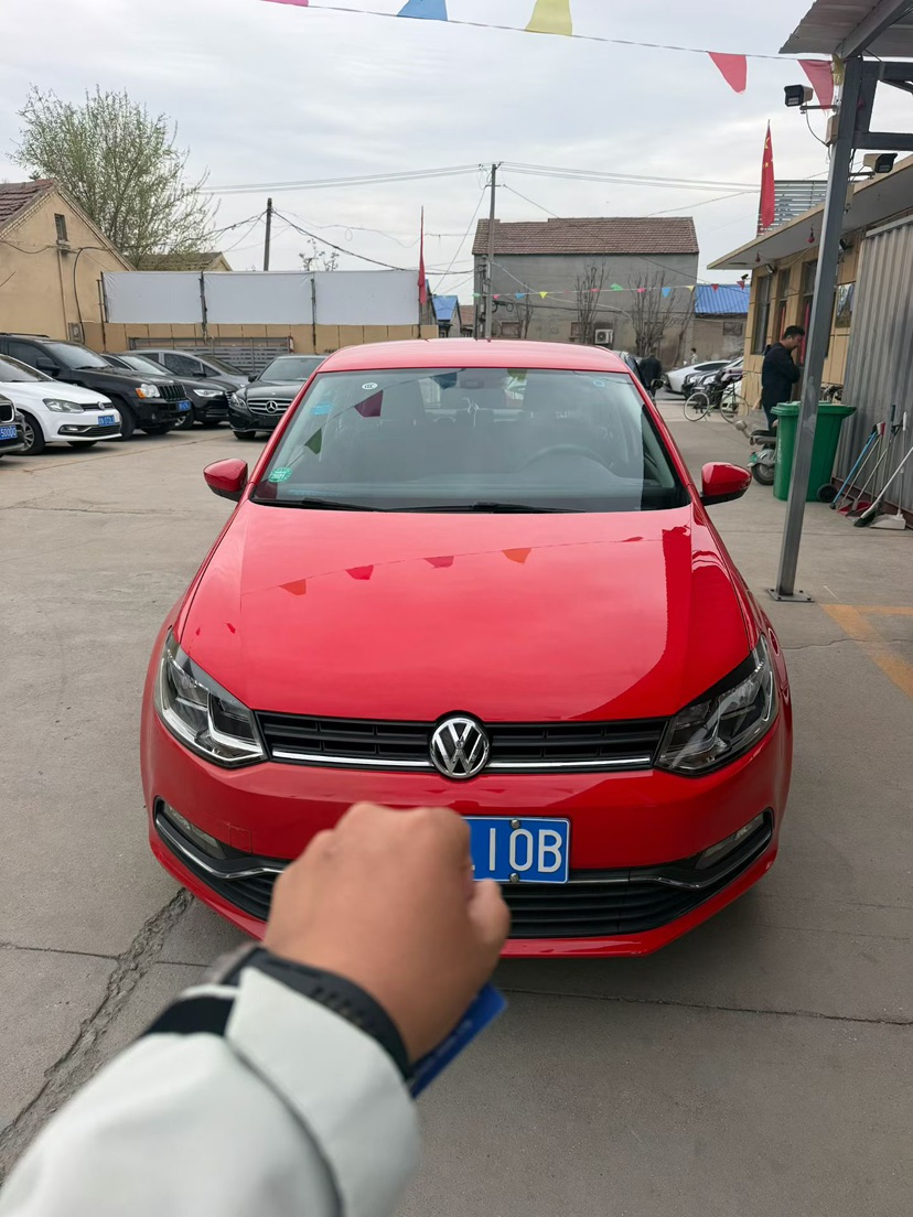 Volkswagen Polo 2016 car image 
