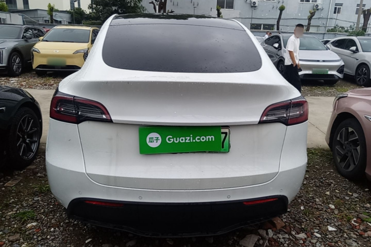 Tesla Model Y 2021 #4 Tesla Model Y 2021 car image #4