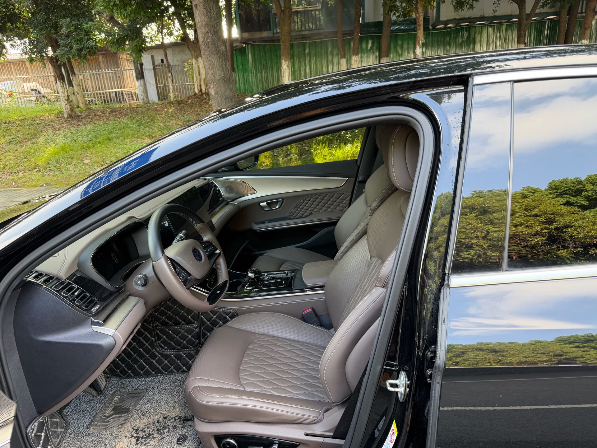 BYD Han 2023 car image #9