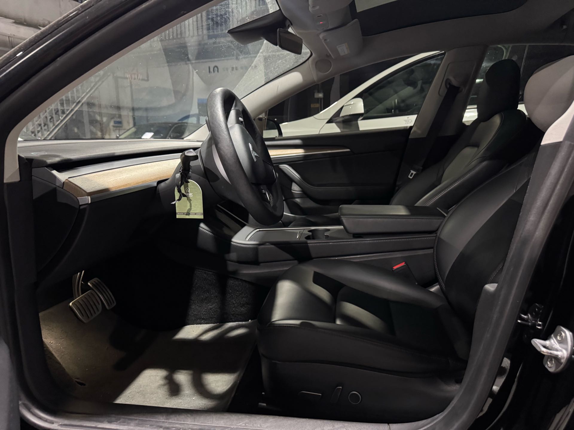 Tesla Model 3 2021 car image #2