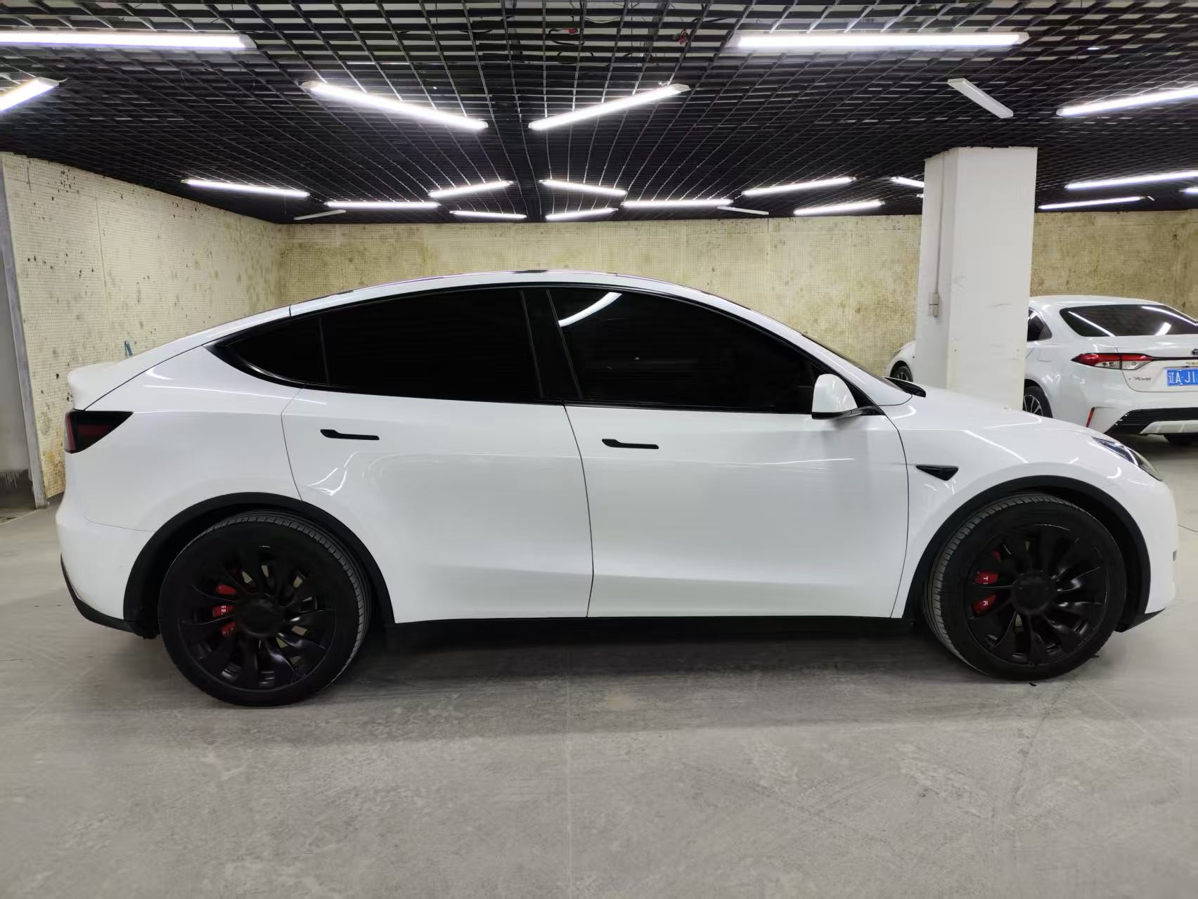 Tesla Model Y 2022 #8 Tesla Model Y 2022 car image #8