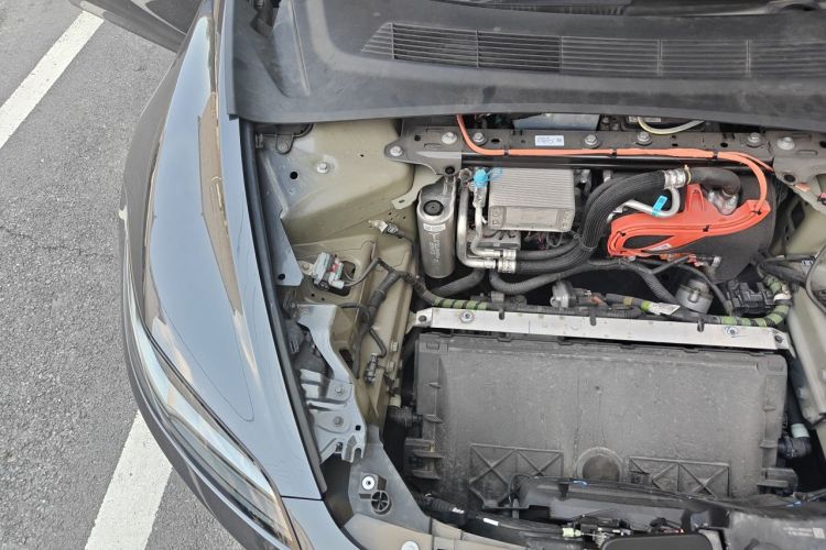 Tesla Model 3 2025 car image #23