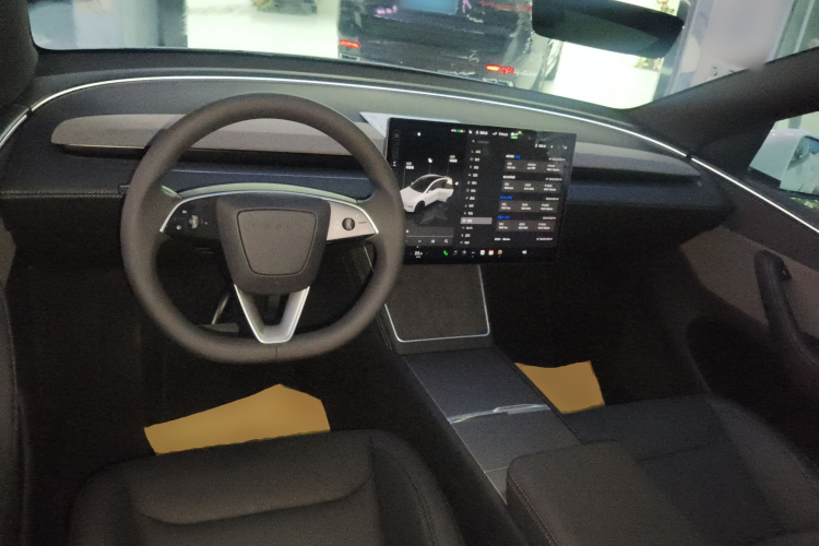 Tesla Model Y 2026 #10 Tesla Model Y 2026 car image #10