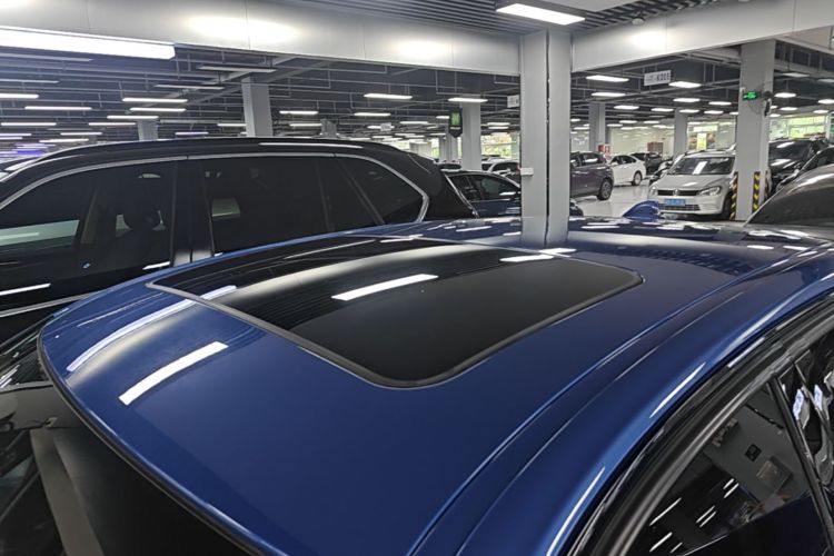 BMW 3 Series 2019 car image #25