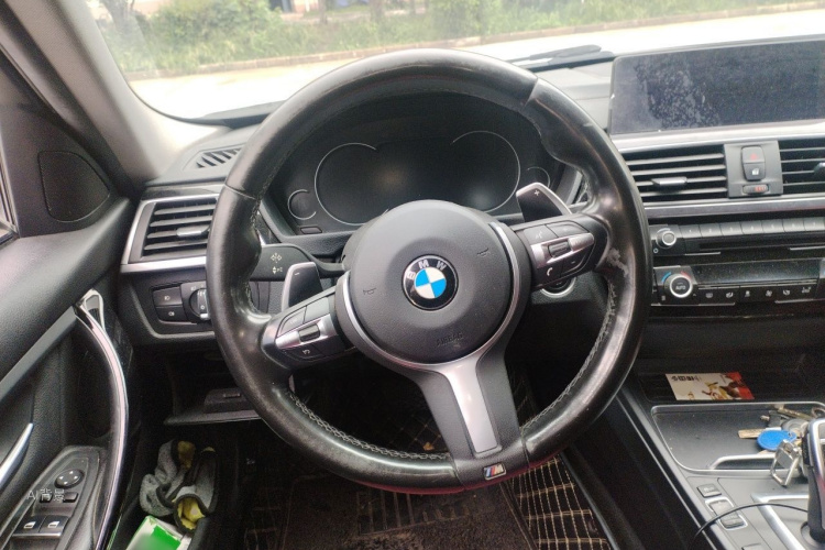 BMW 3 Series 2019 car image #12