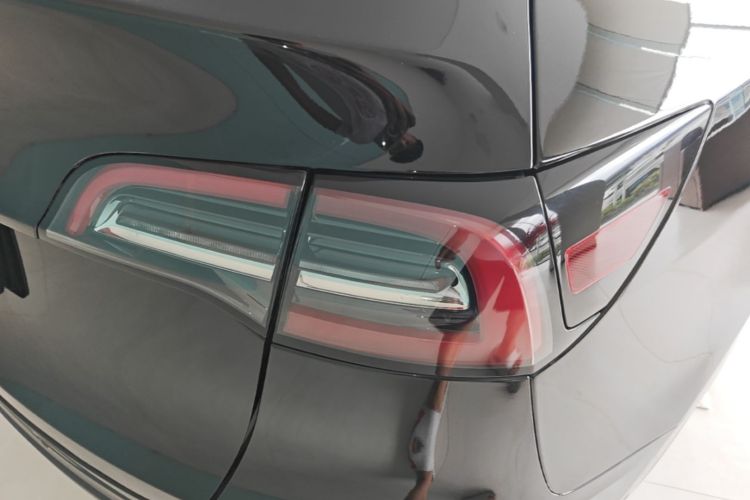 Tesla Model Y 2023 #8 Tesla Model Y 2023 immagine di auto #8