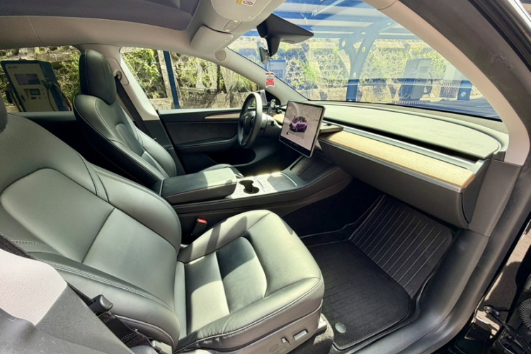 Tesla Model Y 2022 car image #18
