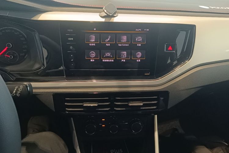 Volkswagen Polo 2021 car image #17