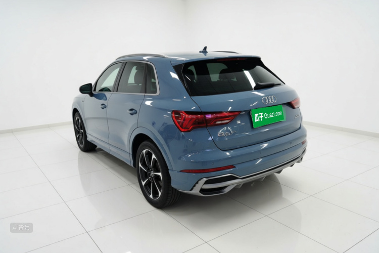 Audi Q3 2022 car image #5