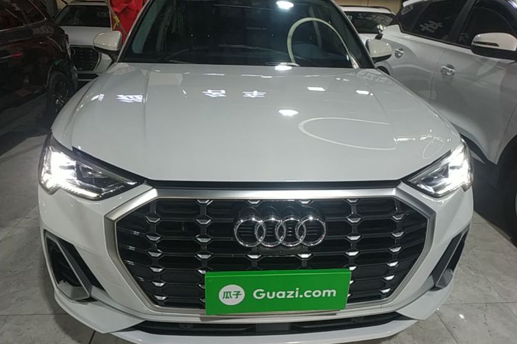 Audi Q3 2022 car image #3