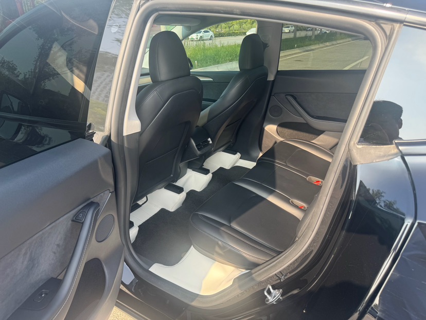 Tesla Model Y 2023 car image #6