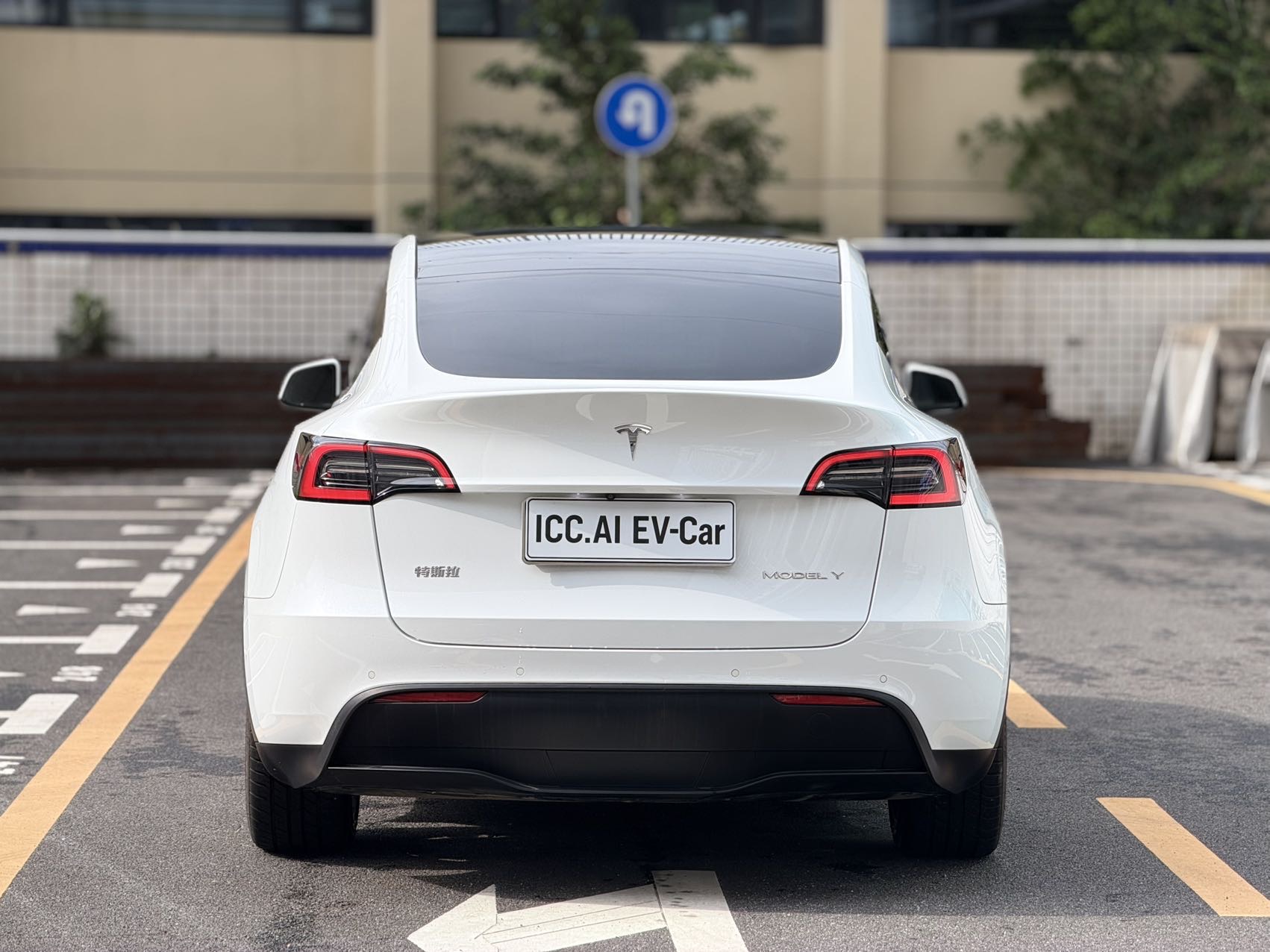 Tesla Model Y 2024 #5 Tesla Model Y 2024 car image #5