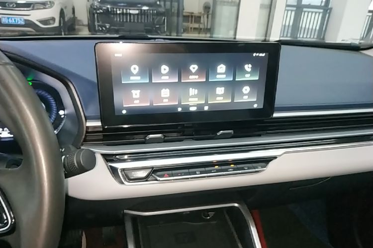 GEELY Emgrand 2022 car image #13