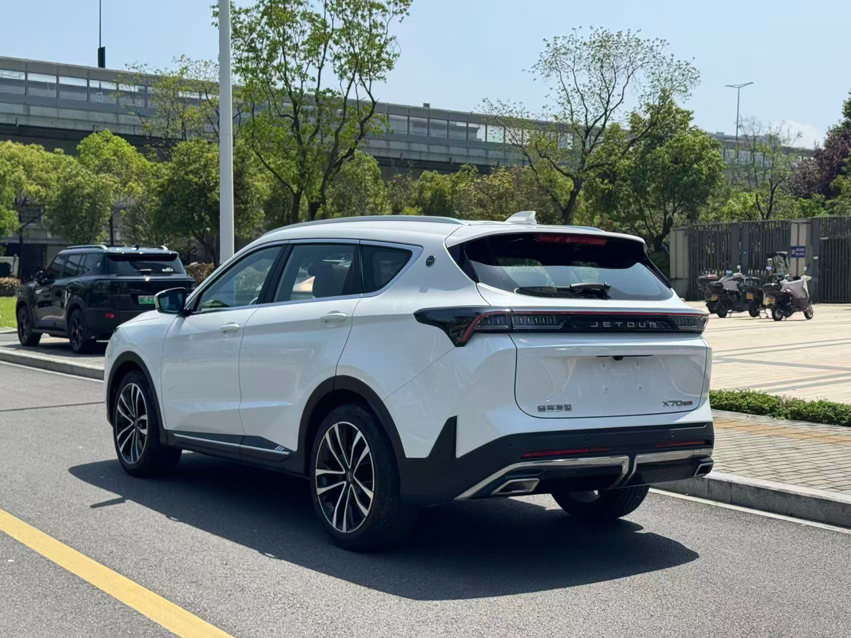 Jetour X70 PLUS 2024 car image #9