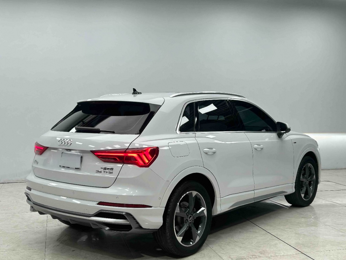 Audi Q3 2023 car image #5