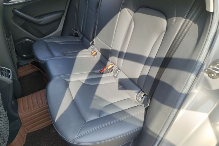 Audi Q3 2019 car image #17