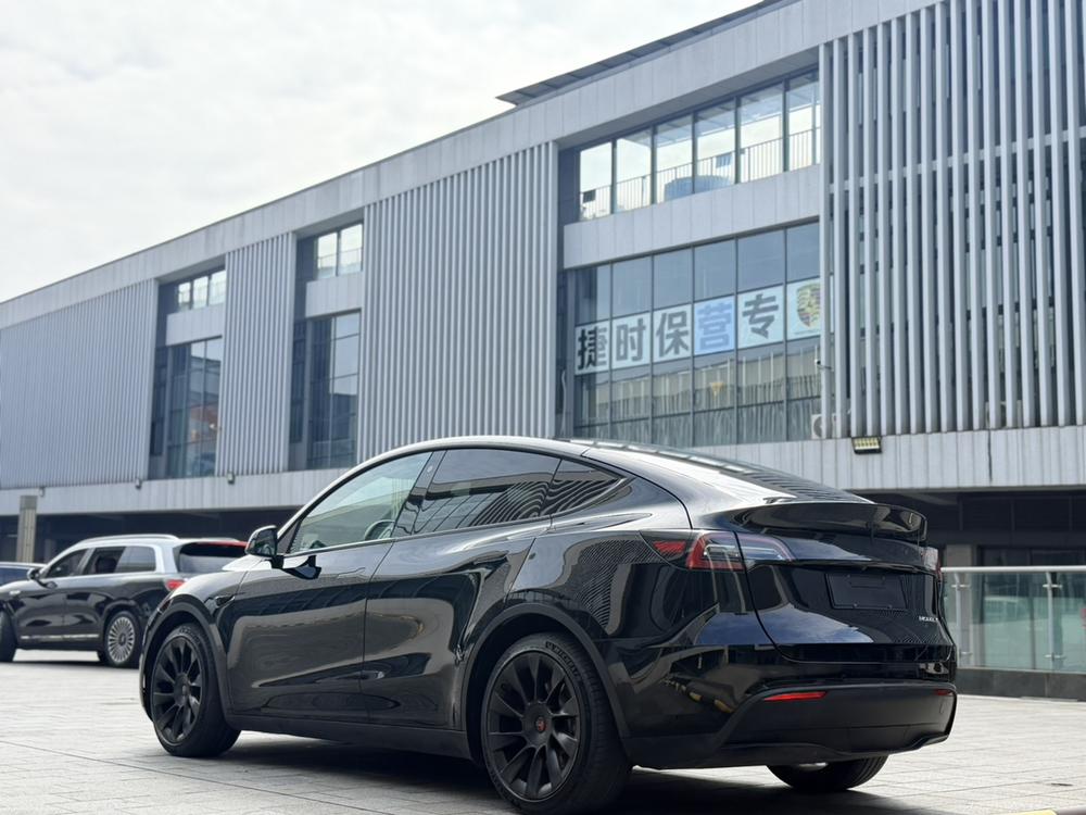 Tesla Model Y 2021 #4 Tesla Model Y 2021 car image #4