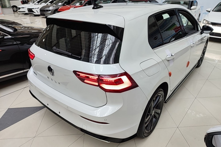 Volkswagen Golf 2024 car image #7