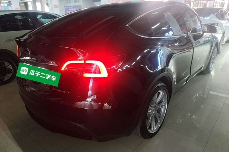 Tesla Model Y 2023 #7 Tesla Model Y 2023 car image #7