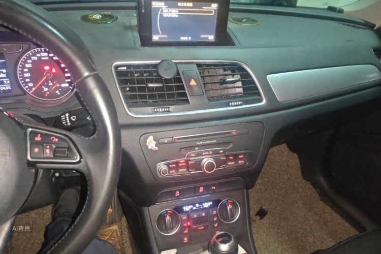 Audi Q3 2016 car image #15