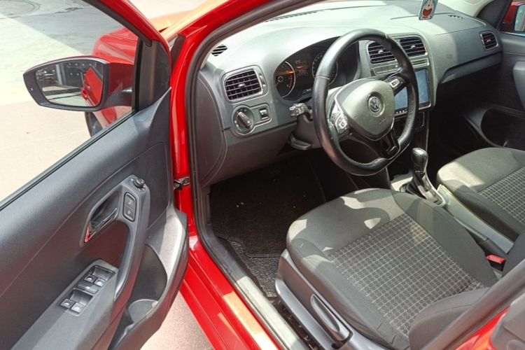 Volkswagen Polo 2017 car image #16