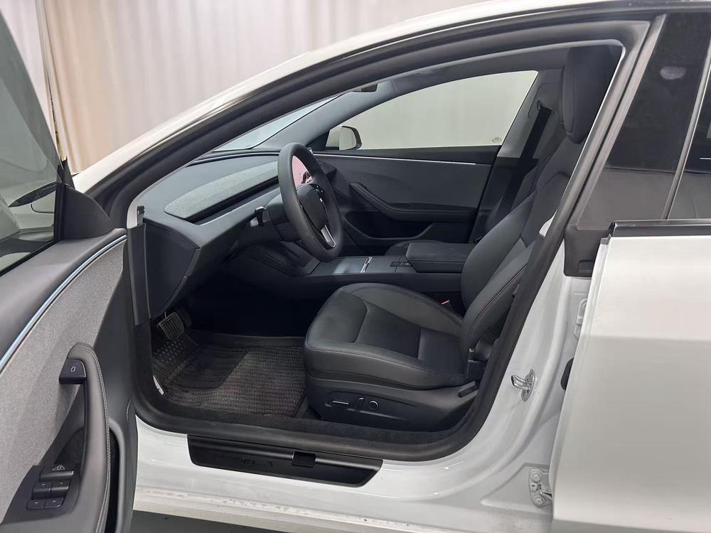 Tesla Model 3 2025 car image #17