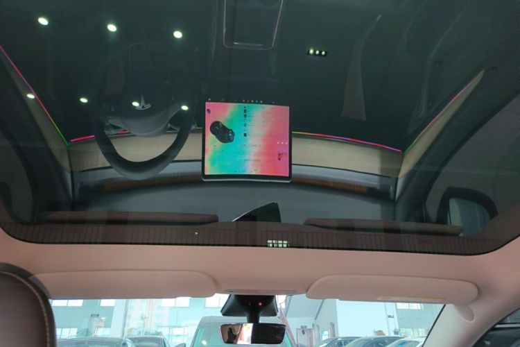 Tesla Model Y 2022 car image #18