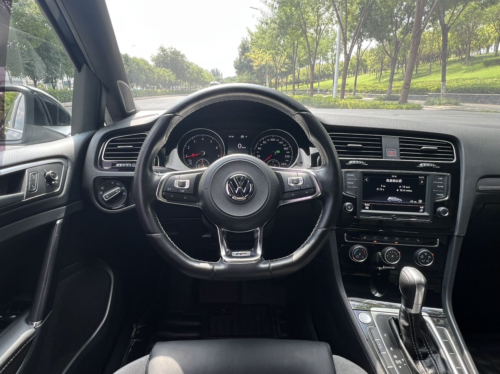 Volkswagen Golf 2017 car image #9