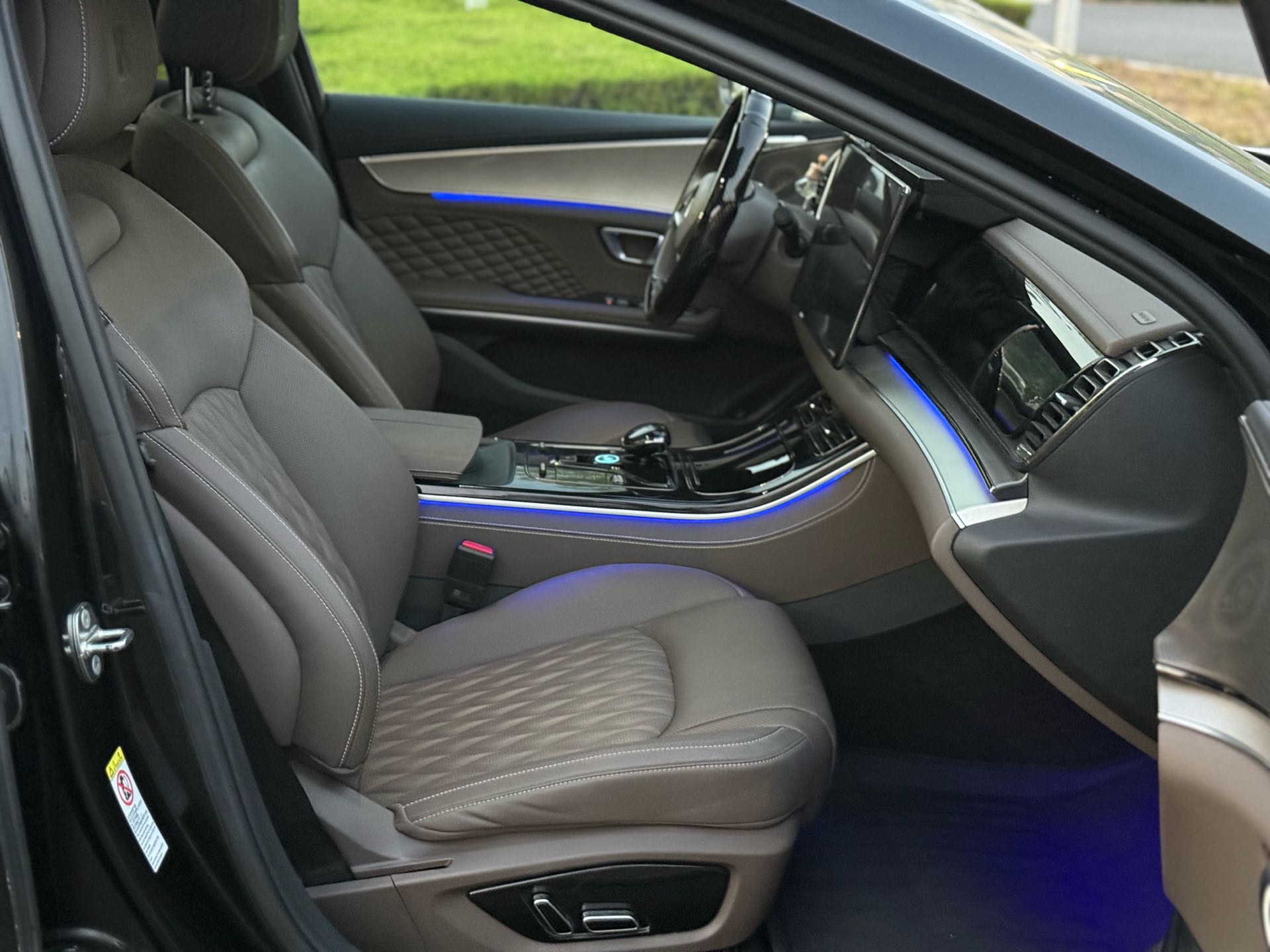 BYD Han 2023 car image #13