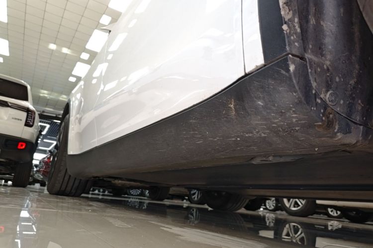 Tesla Model Y 2023 car image #26