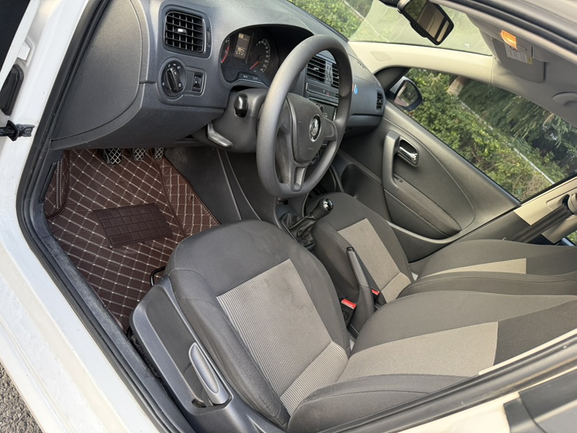Volkswagen Polo 2014 car image #4