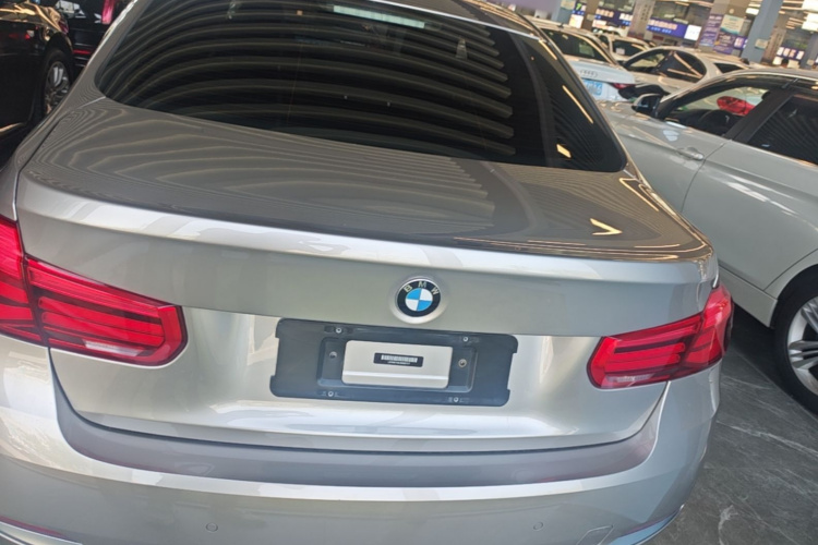 BMW 3 Series 2018 #6 BMW 3 Series 2018 car image #6