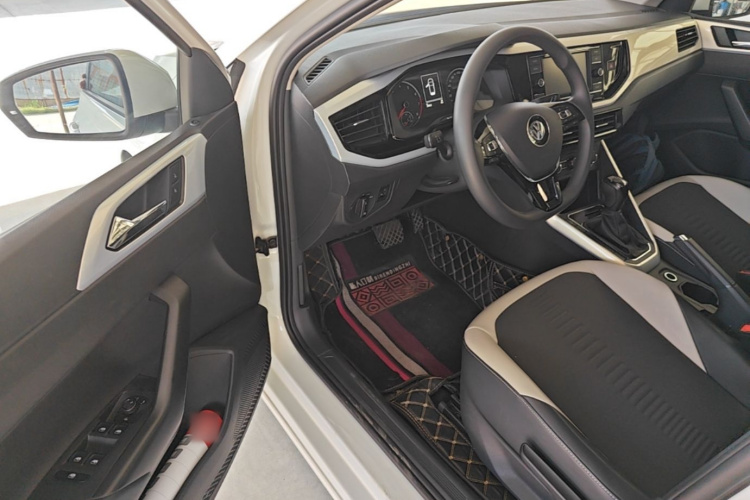 Volkswagen Polo 2020 car image #12