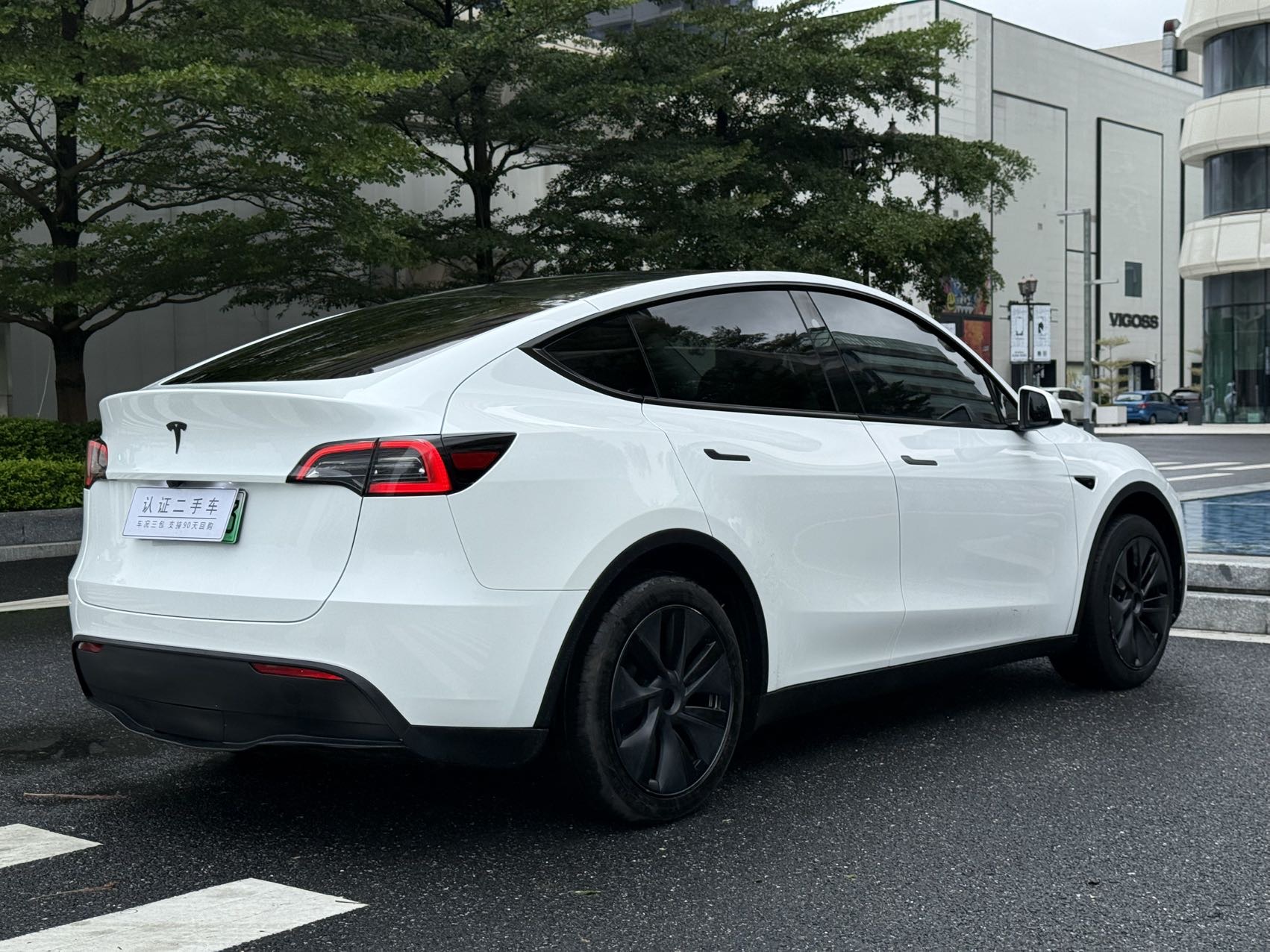 Tesla Model Y 2024 car image #11