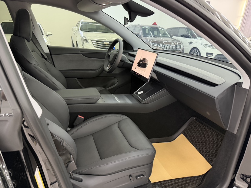 Tesla Model Y 2025 car image #5