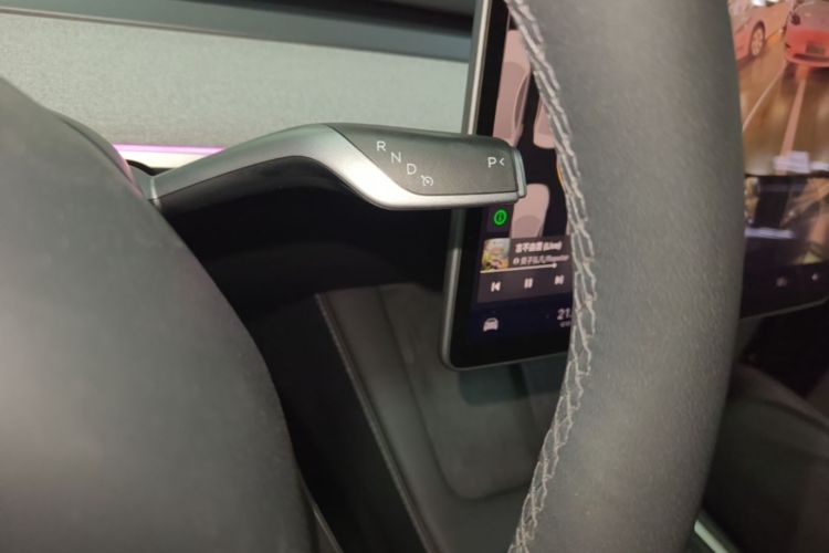 Tesla Model Y 2023 car image #14