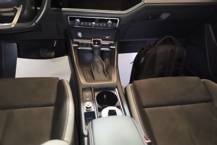 Audi Q3 2019 car image #14